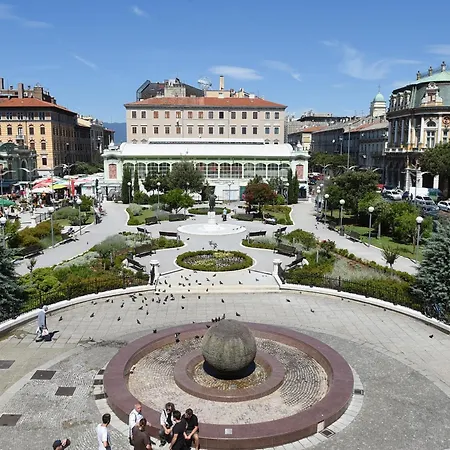 Rising Sun Apartment *